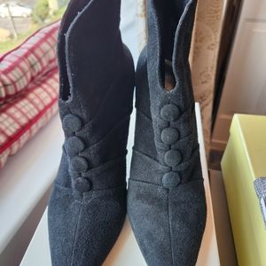 Nicole Miller black suede women's ankle boots, Size 7.